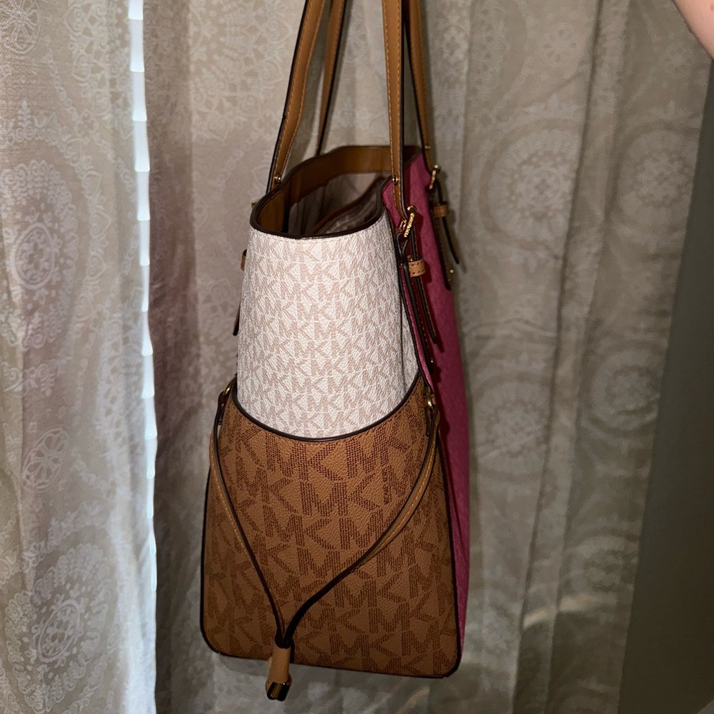 Michael Kors Travel Purse - Picture 4 of 4